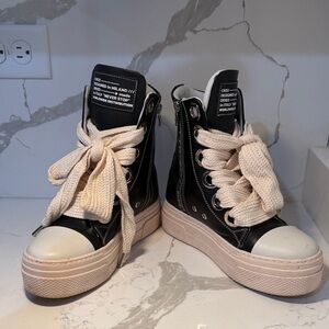 Stylish Black and Cream Cristian Zerotre High-Top Sneakers